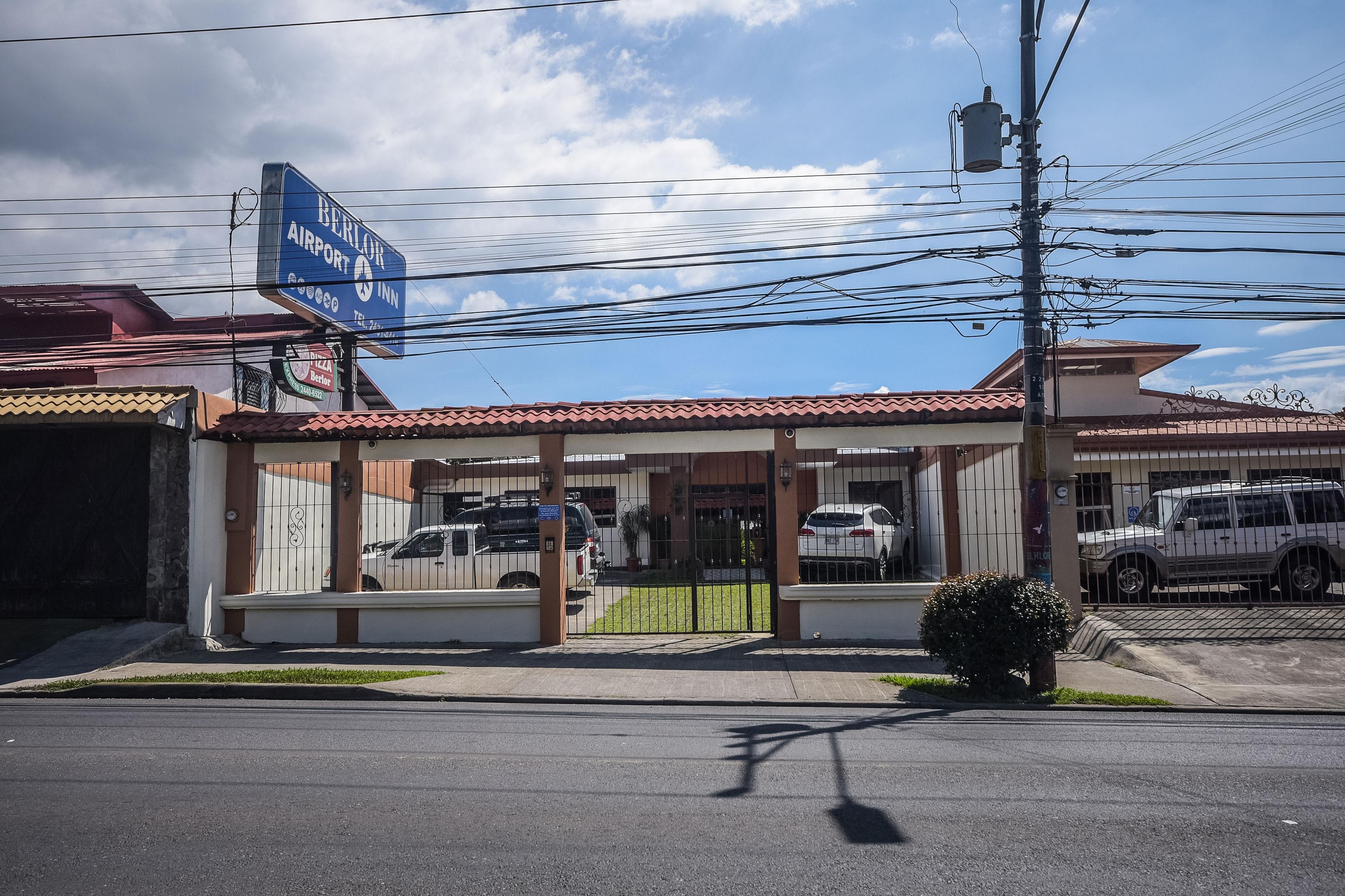 Berlor Airport Inn Alajuela Esterno foto